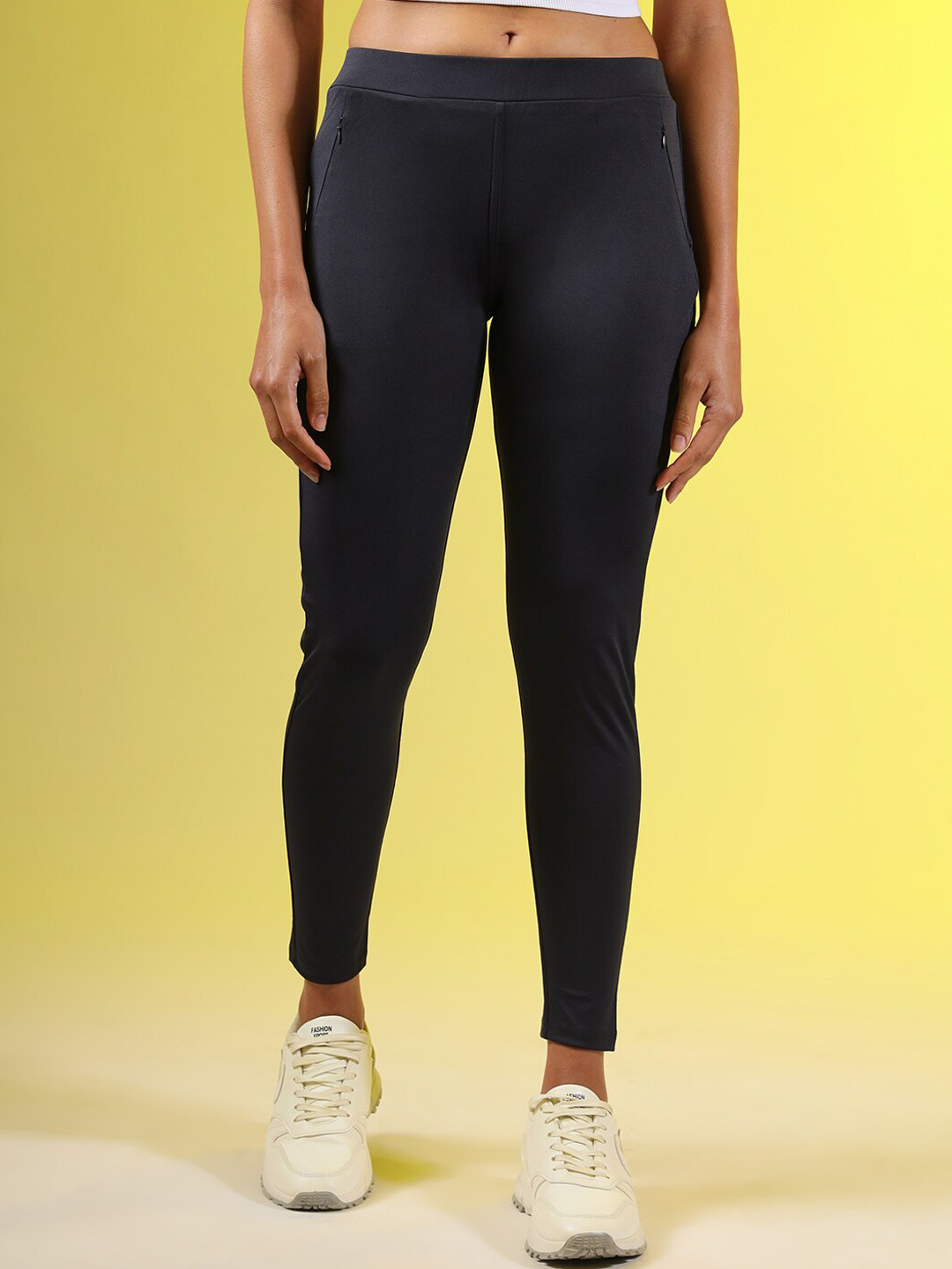 

ASPORA Women Slim-Fit Rapid Dry Ankle-Length Gym Tights, Grey