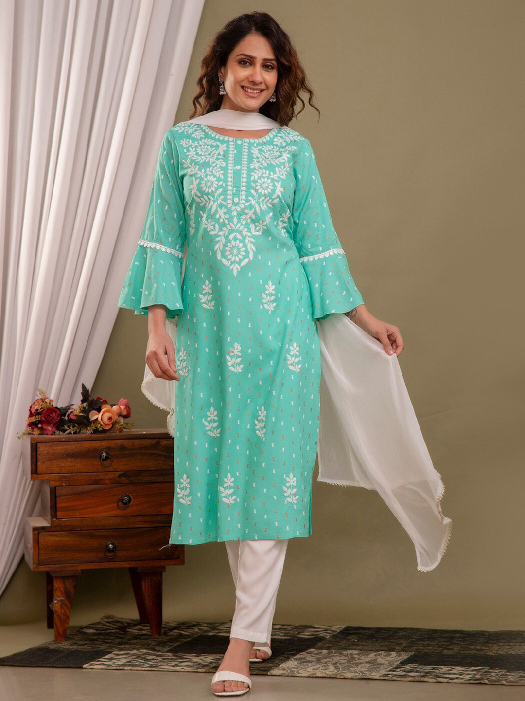 

PURVIJA KURTIES Round Neck Ethnic Motifs Embroidered Regular Thread Work Kurta Set, Turquoise blue