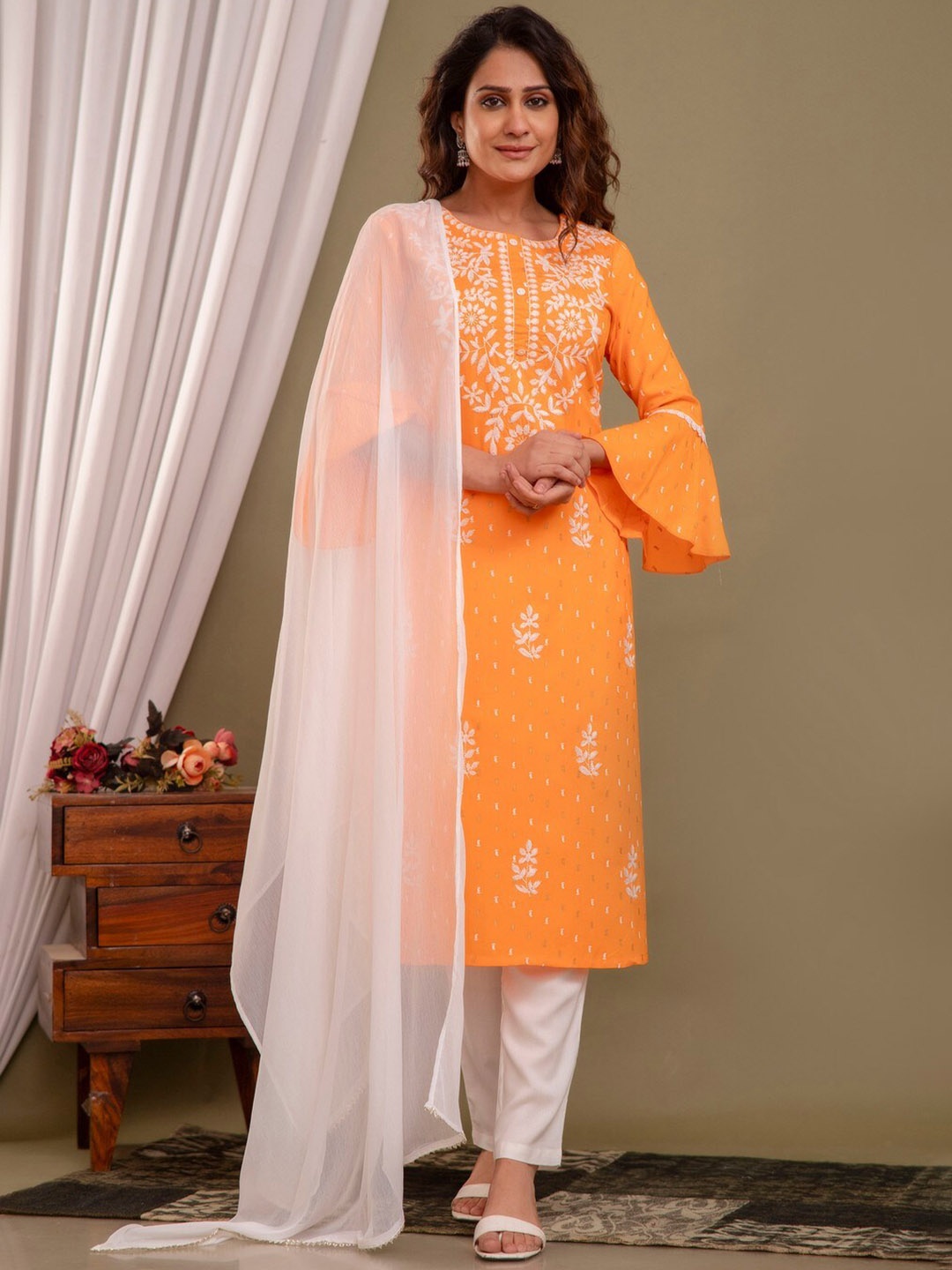 

PURVIJA KURTIES Round Neck Floral Embroidered Regular Thread Work Kurta Set, Orange