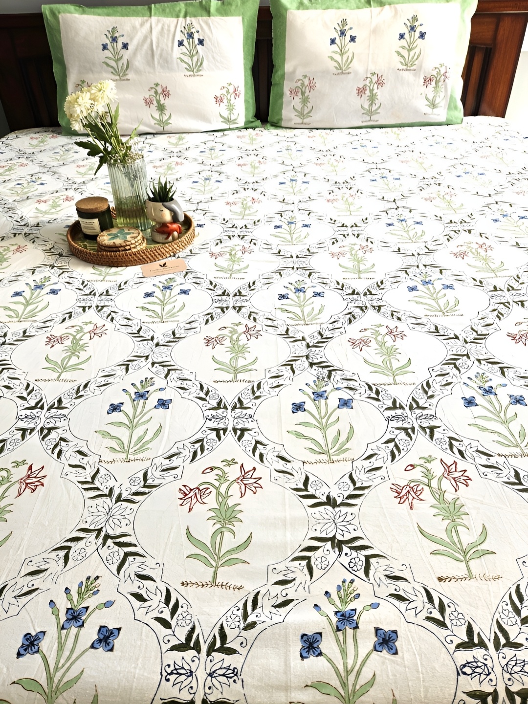 

Feels Like Home Green & White Printed 210 TC Cotton King Bedsheet with 2 Pillow Covers