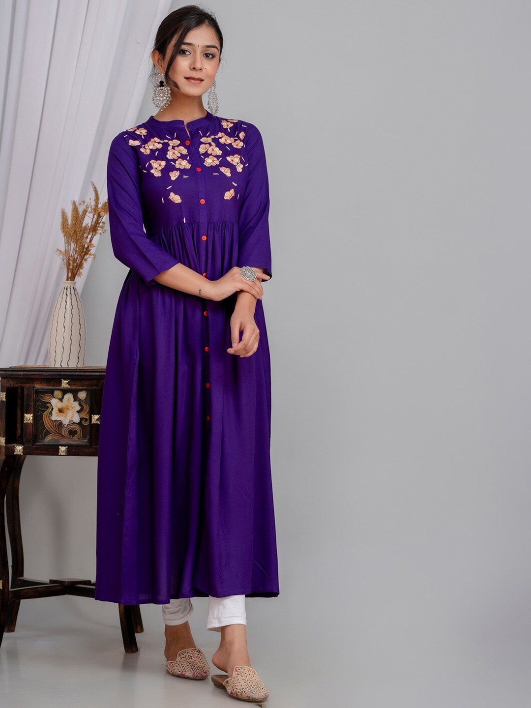 

PURVIJA KURTIES Floral Embroidered Regular Thread Work Anarkali Kurta, Violet