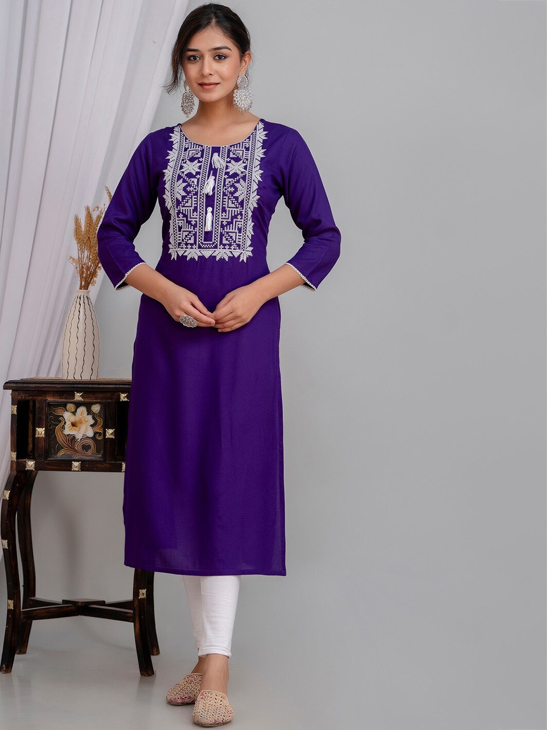 

PURVIJA KURTIES Geometric Yoke Design Thread Work Strigth Kurta, Violet