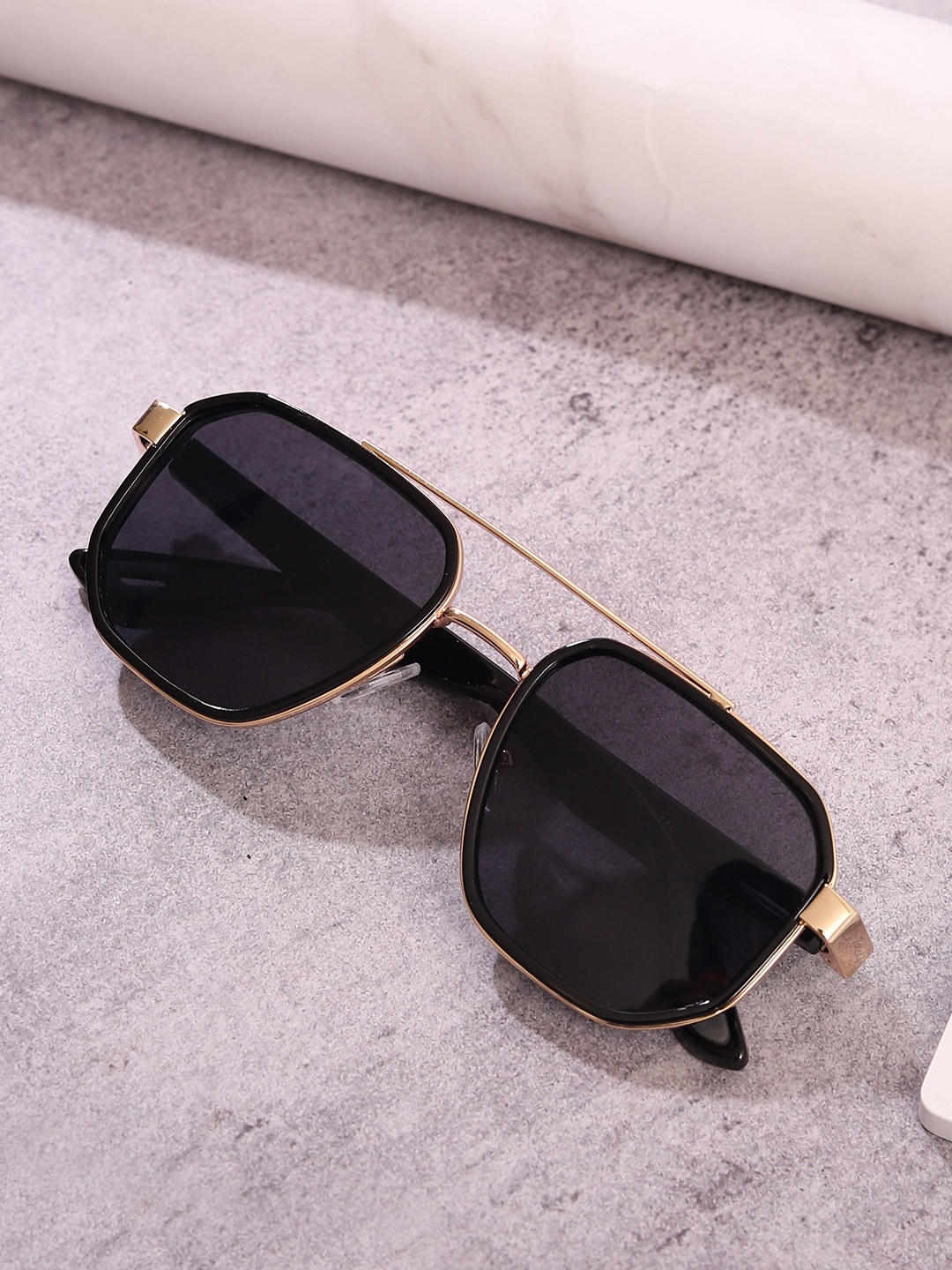 

The Roadster Lifestyle Co. Unisex Square Sunglasses, Black