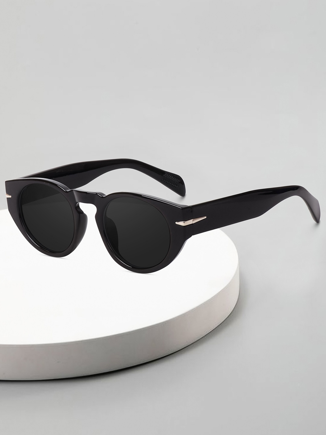 

Peter Jones Eyewear Unisex Oversized Sunglass With UV Protected Lens, Black