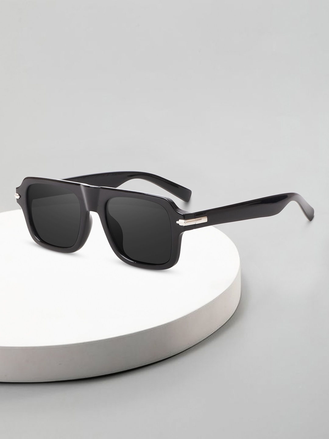 

Peter Jones Eyewear Unisex Oversized Sunglass With UV Protected Lens 3754B, Black