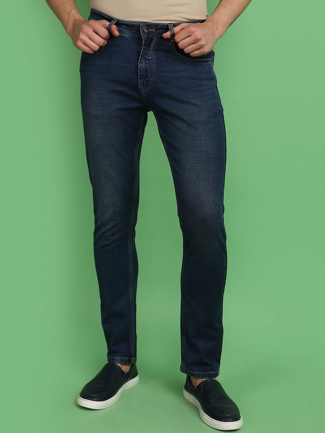 

V-Mart Men Slim Fit Mid-Rise Clean Look Light Fade Cotton Jeans, Blue