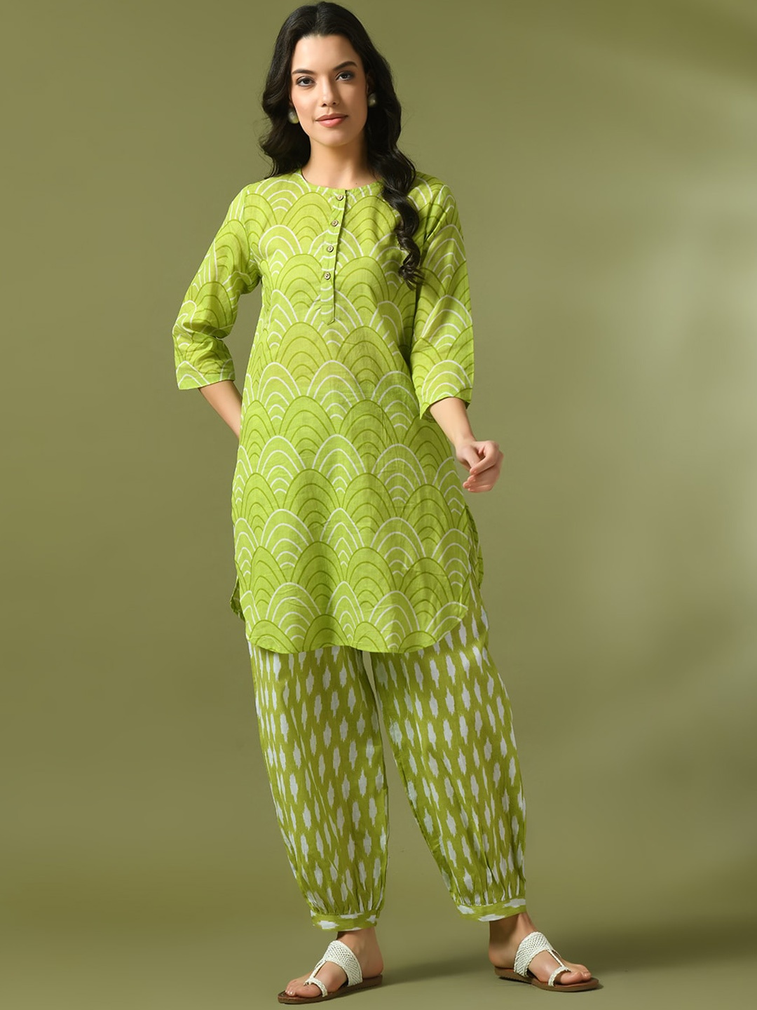 

Sangria Printed Round Neck Cotton Tunic With Trouser, Green