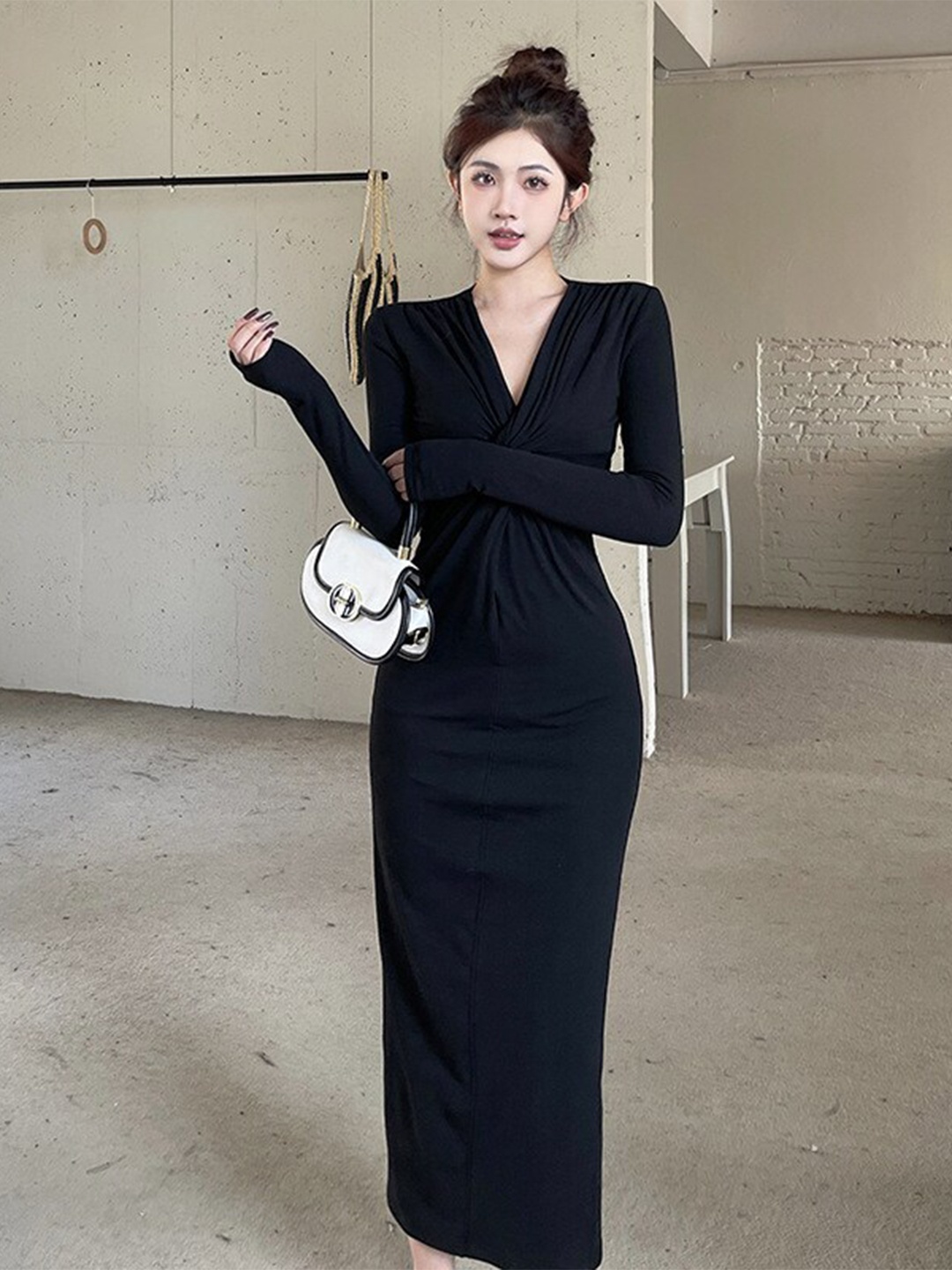 

StyleCast x Revolte V Neck Long Sleeves Sheath Maxi Dress, Black