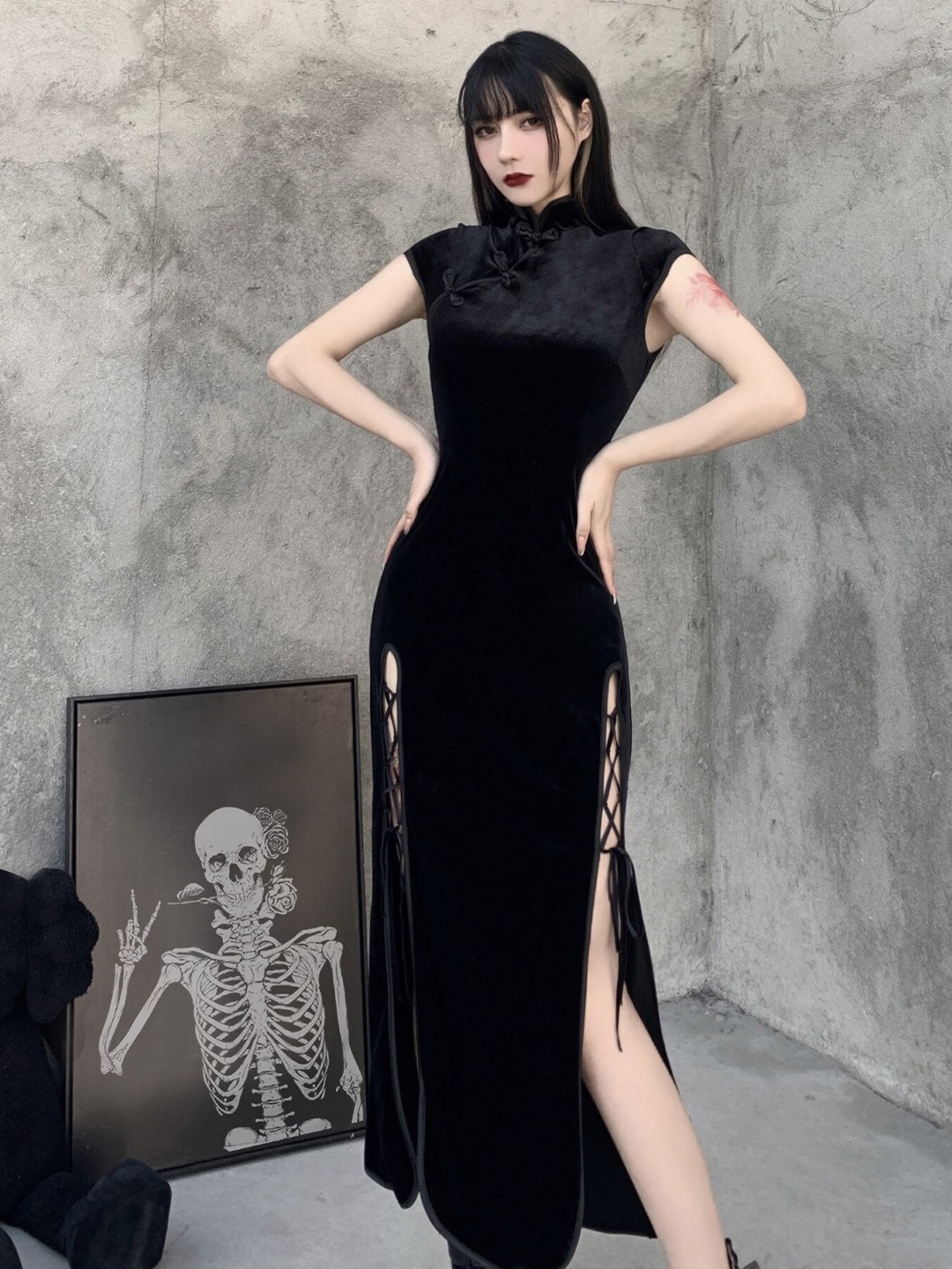 

StyleCast x Revolte Round Neck Maxi Dress, Black