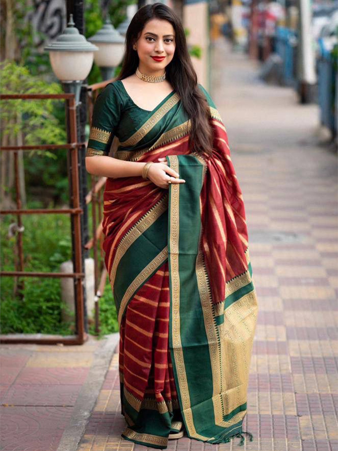 

FABIAN FASHION Floral Woven Design Zari Silk Cotton Banarasi Saree, Red