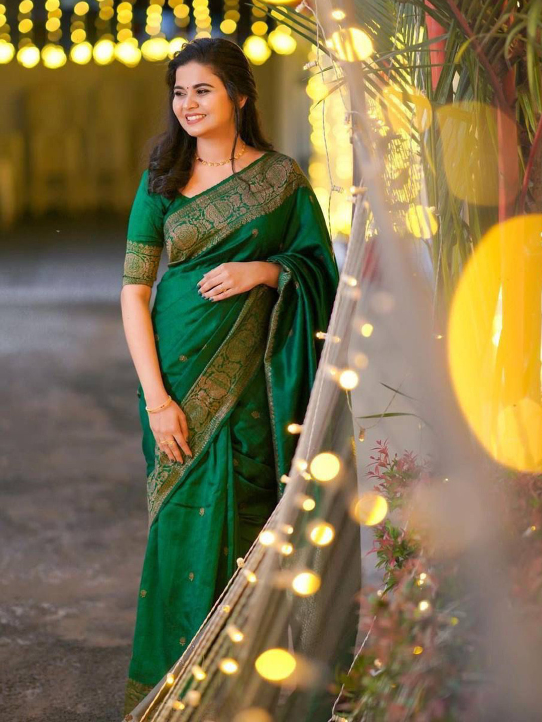 

FABIAN FASHION Woven Design Zari Silk Cotton Banarasi Saree, Green