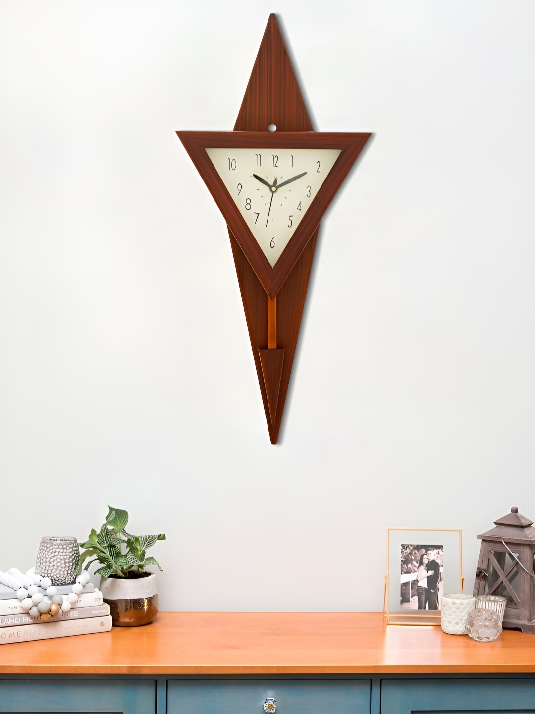 

Craft Smith Brown Abstract Shaped Traditional Wall Clock