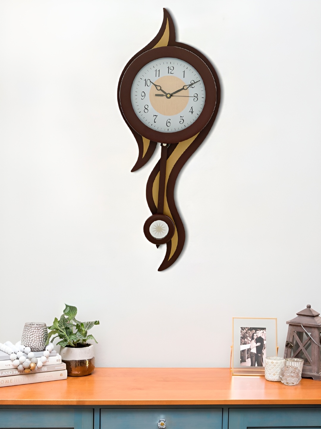 

Craft Smith Brown Abstract Shaped Wooden Traditional Wall Clock