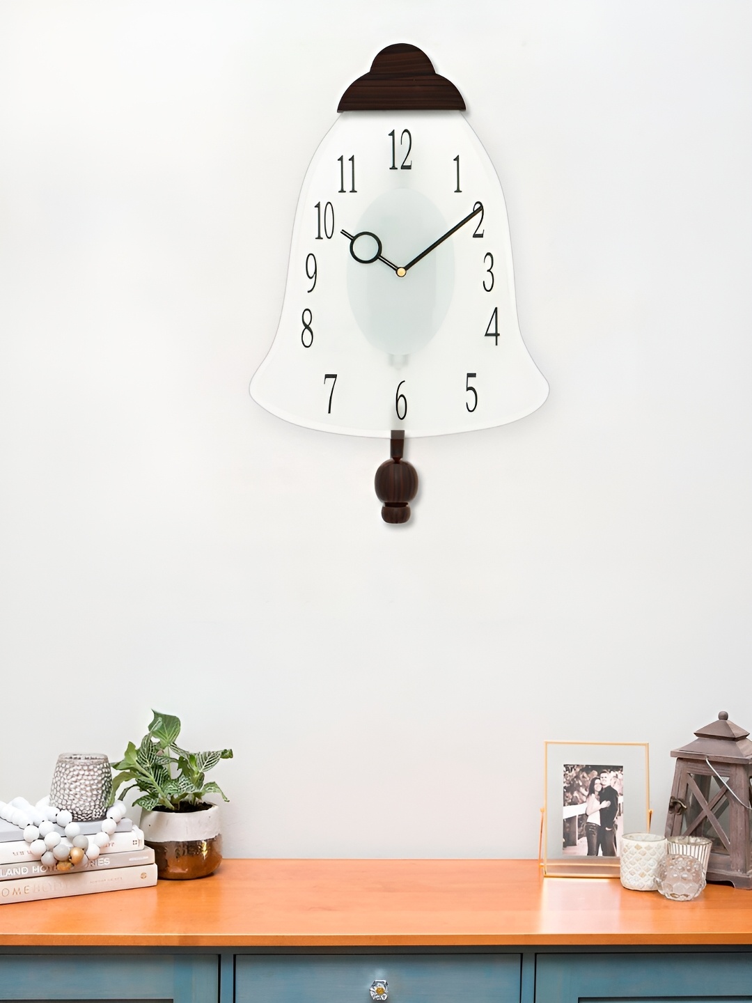

Craft Smith Brown & White Wooden Abstract Shaped Traditional Analogue Wall Clock