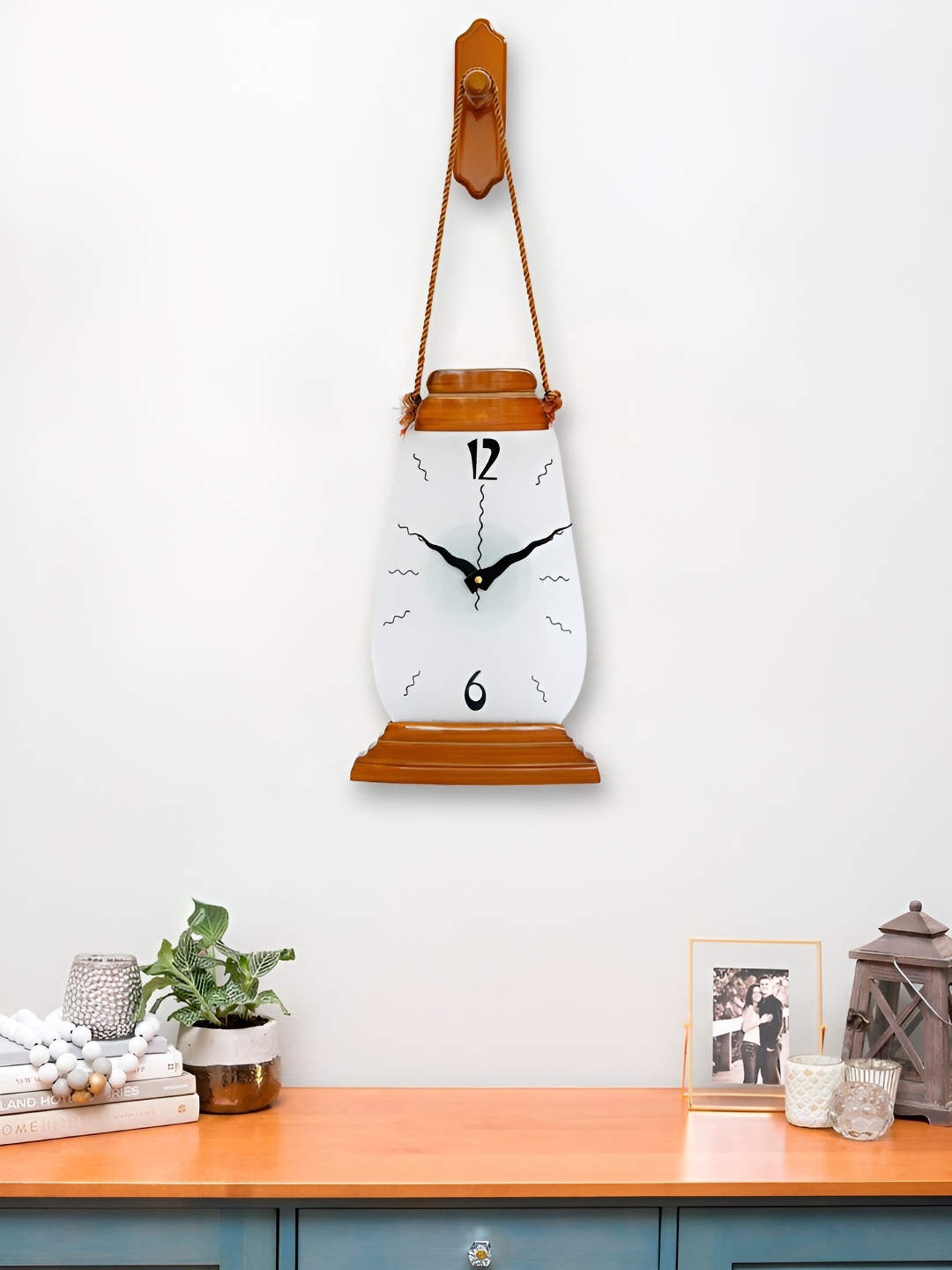 

Craft Smith Brown Abstract Shaped Wooden Contemporary Wall Clock