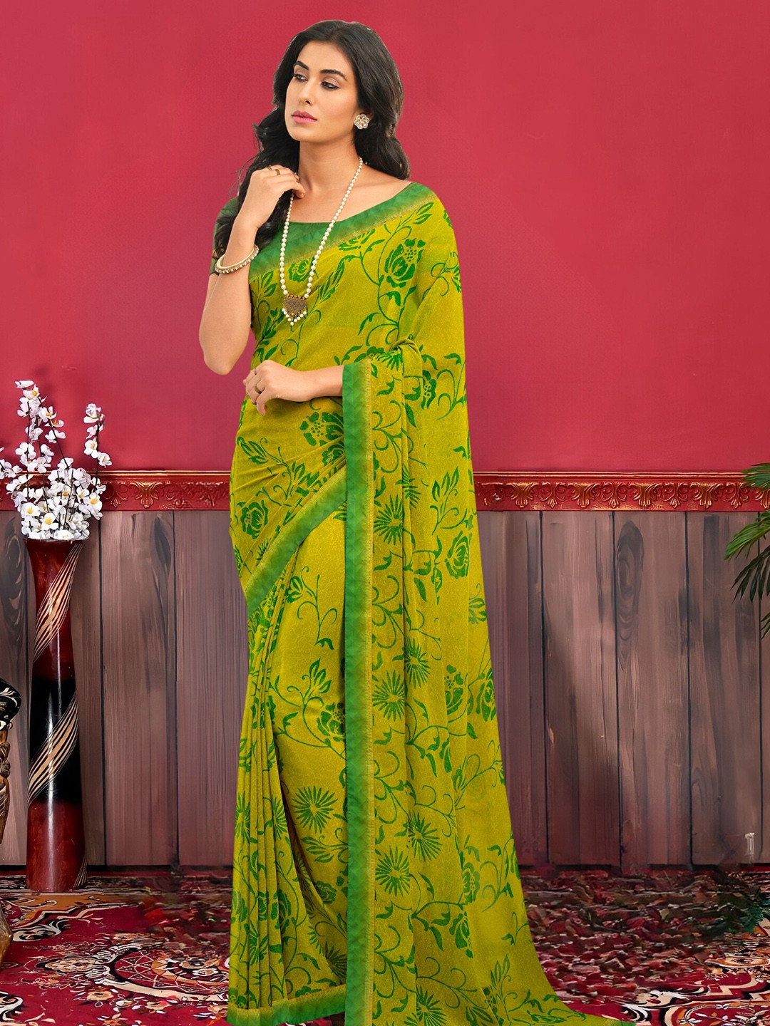 

MAGMINA Floral Printed Saree, Green