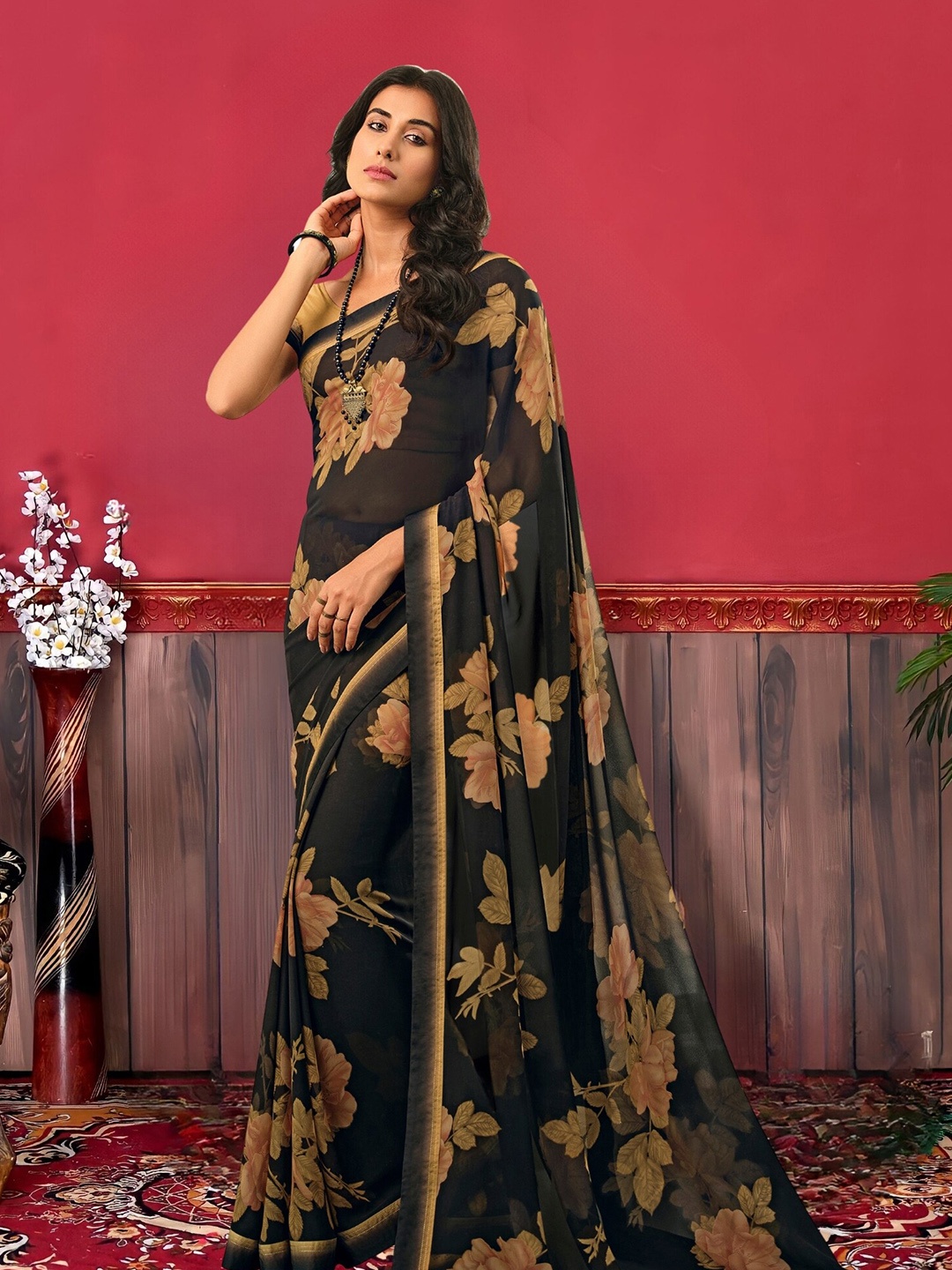 

MAGMINA Floral Printed Saree, Black