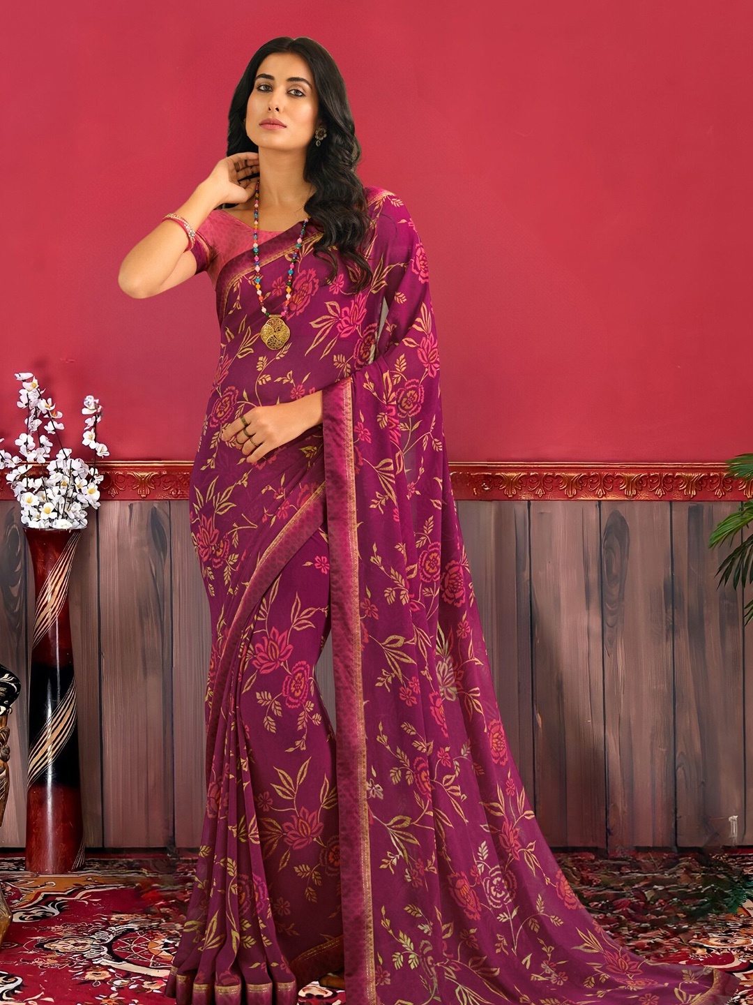 

MAGMINA Floral Printed Saree, Purple