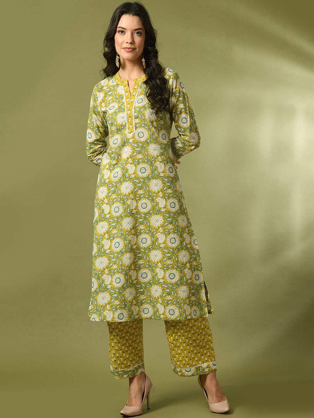 

Sangria Floral Printed Pure Cotton Straight Kurta With Trousers, Green