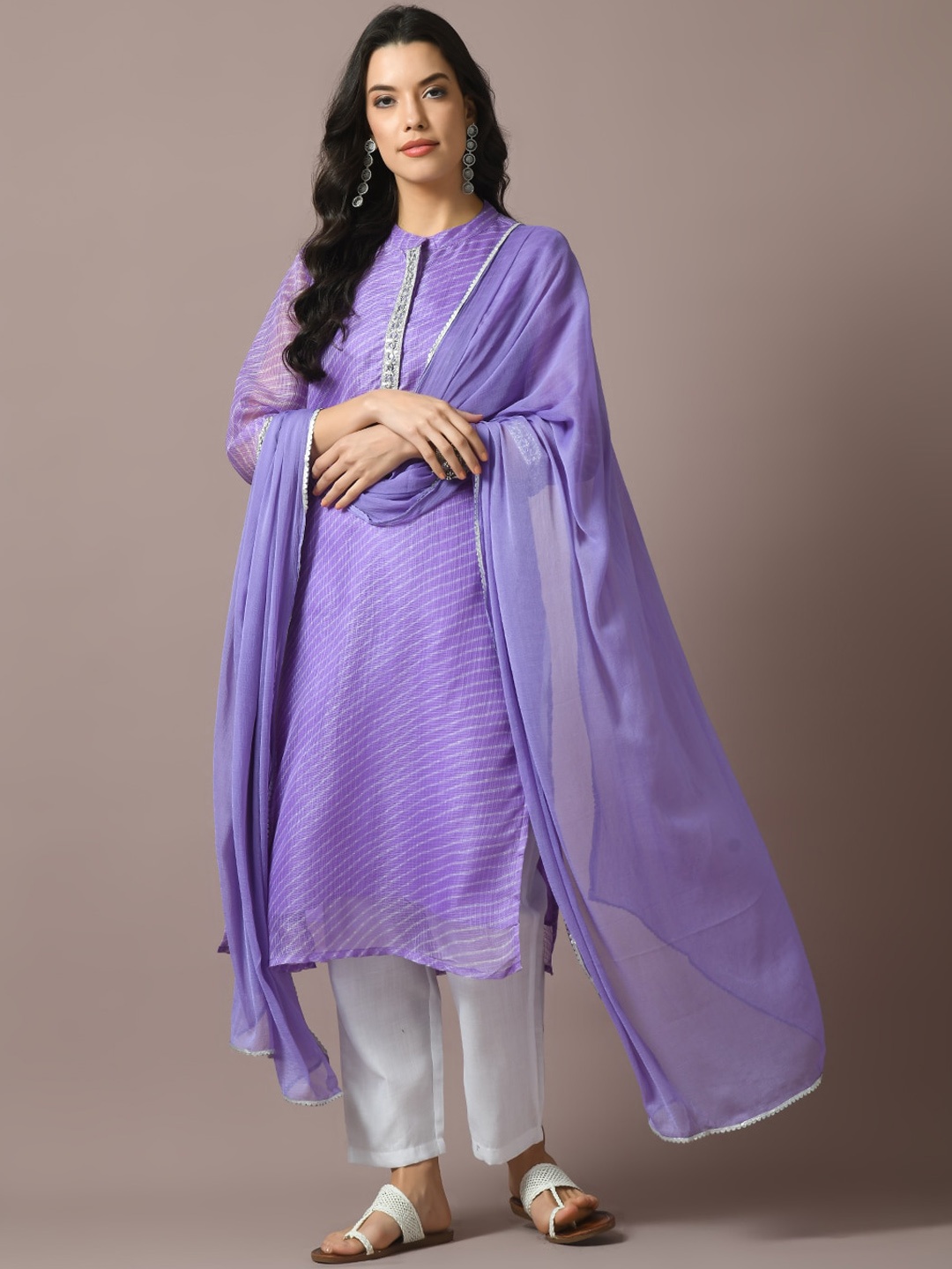 

Sangria Leheriya Printed Straight Kurta With Trousers & Duppatta, Lavender