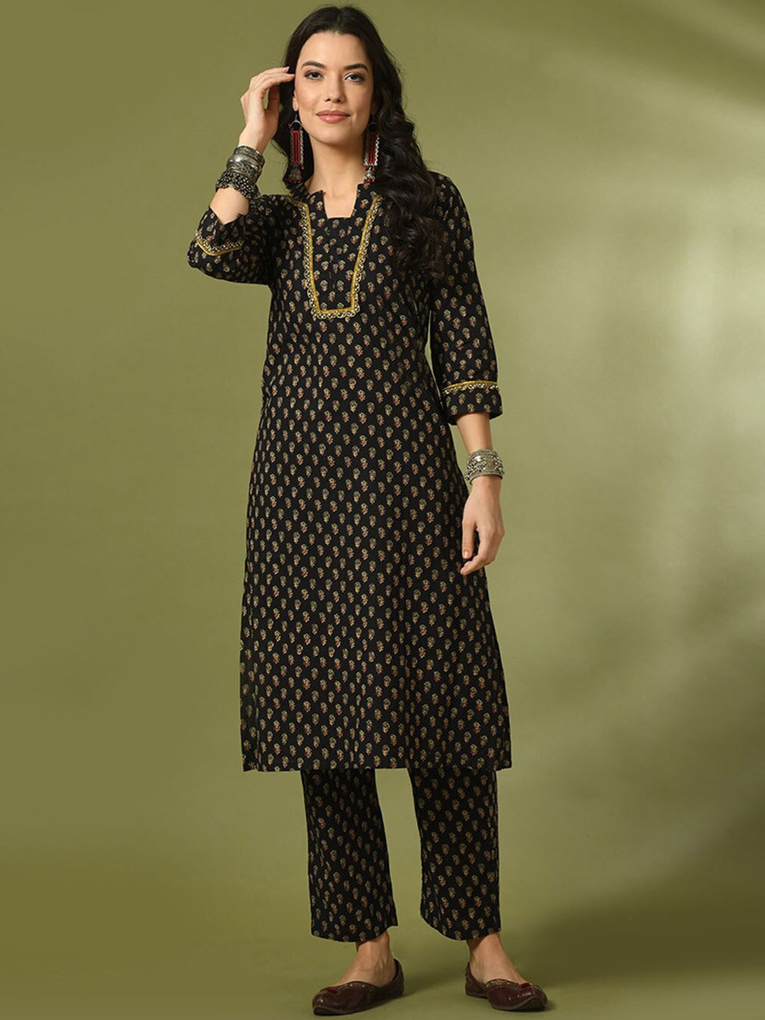 

Sangria Ethnic Motifs Printed Cotton Straight Kurta With Trousers, Black