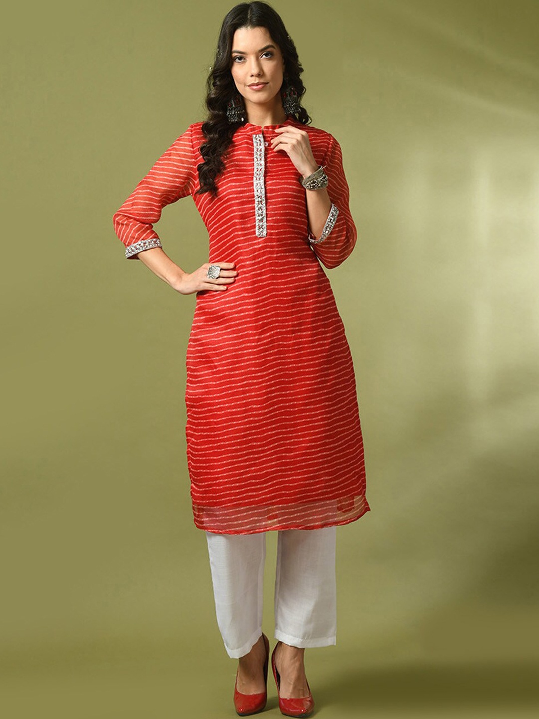 

Sangria Leheriya Printed Straight Kurta & Trousers, Red