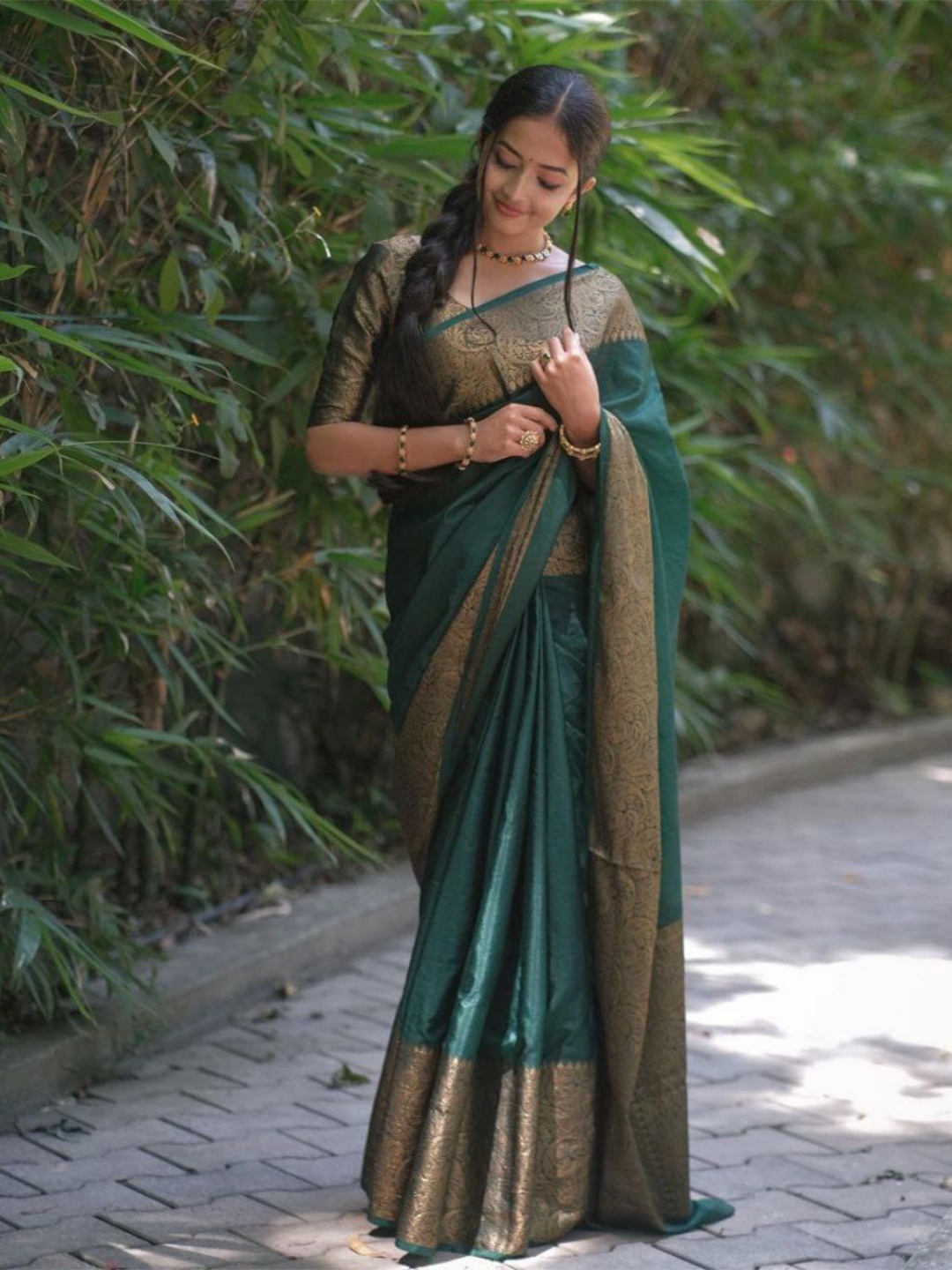 

KALINI Zari Detailed Kanjeevaram Saree, Green