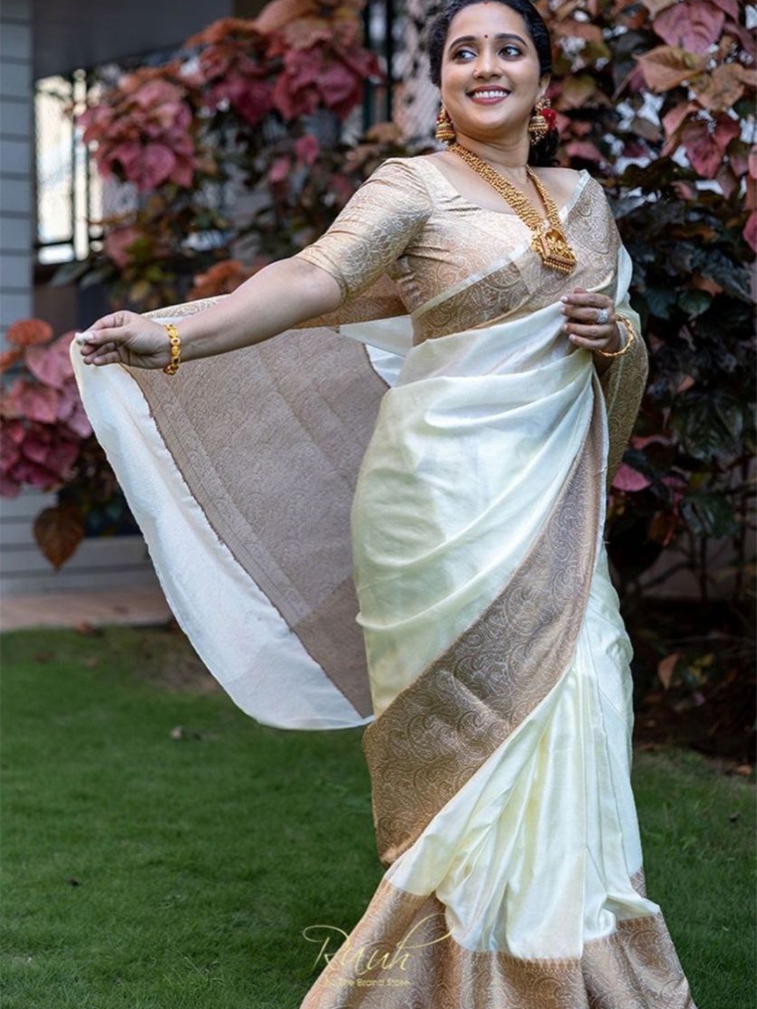 

KALINI Zari Kanjeevaram Saree, Cream
