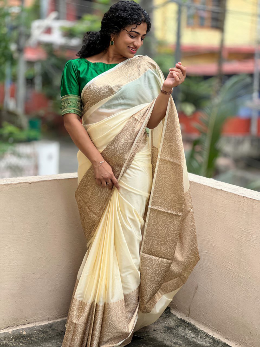 

KALINI Zari Kanjeevaram Saree, Cream