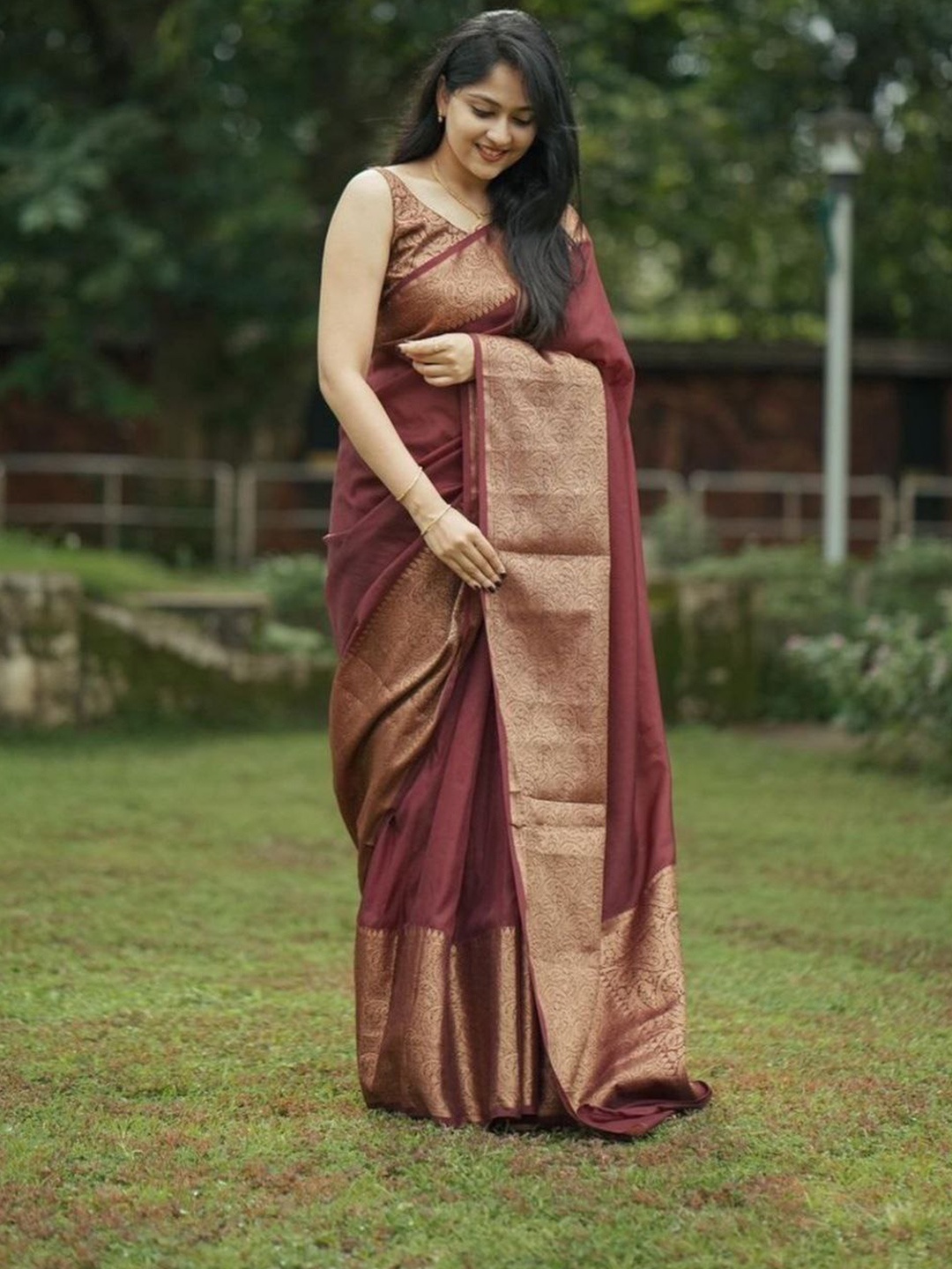 

KALINI Zari Jacquard Banarasi Saree, Maroon