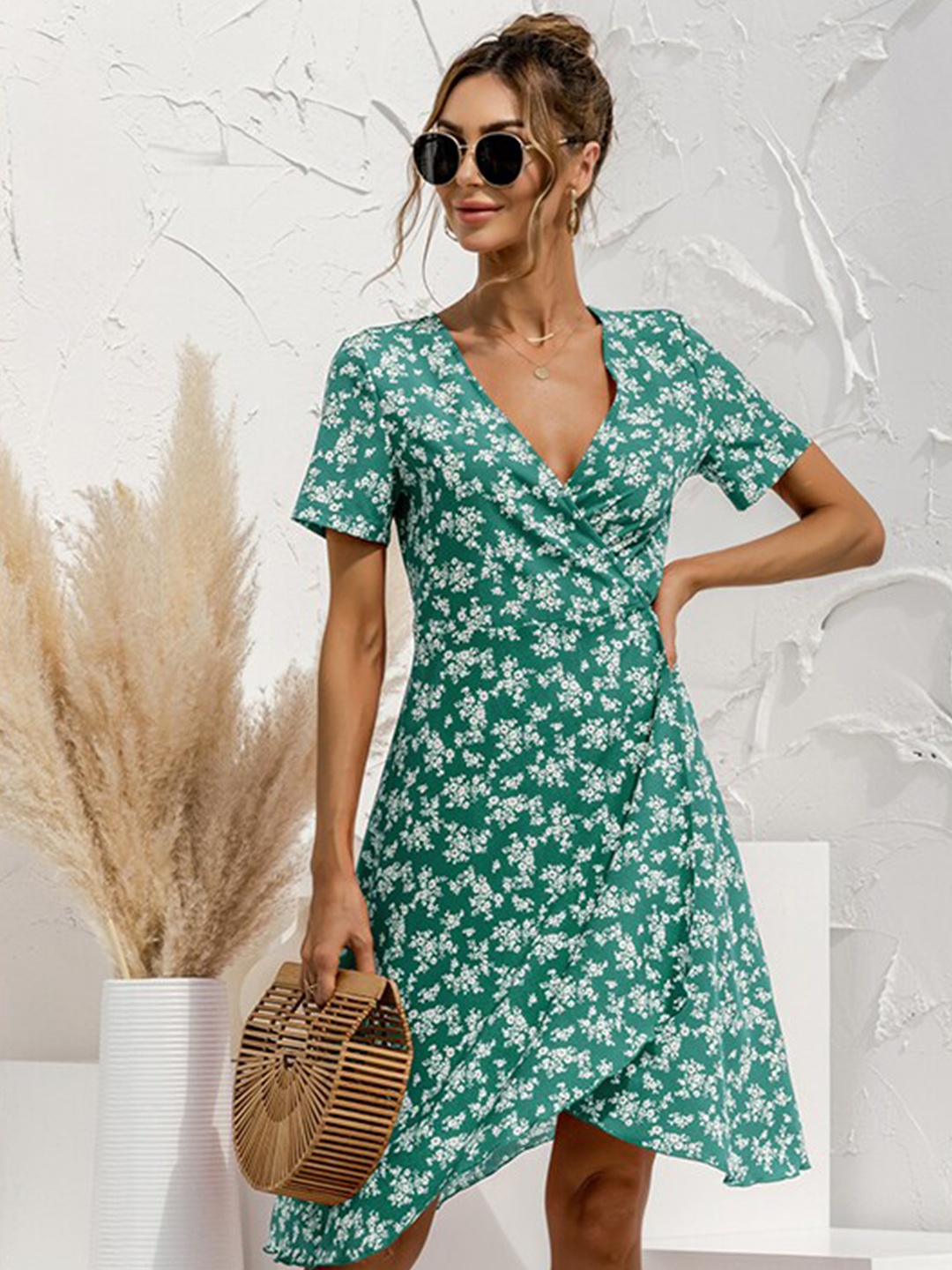 

StyleCast x Revolte V Neck Short Sleeves Floral Printed Wrap Dress, Green