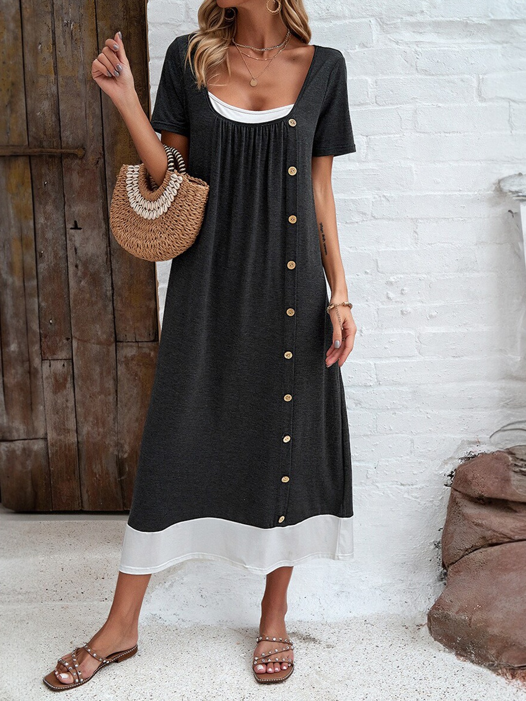 

StyleCast x Revolte Black A-Line Midi Dress