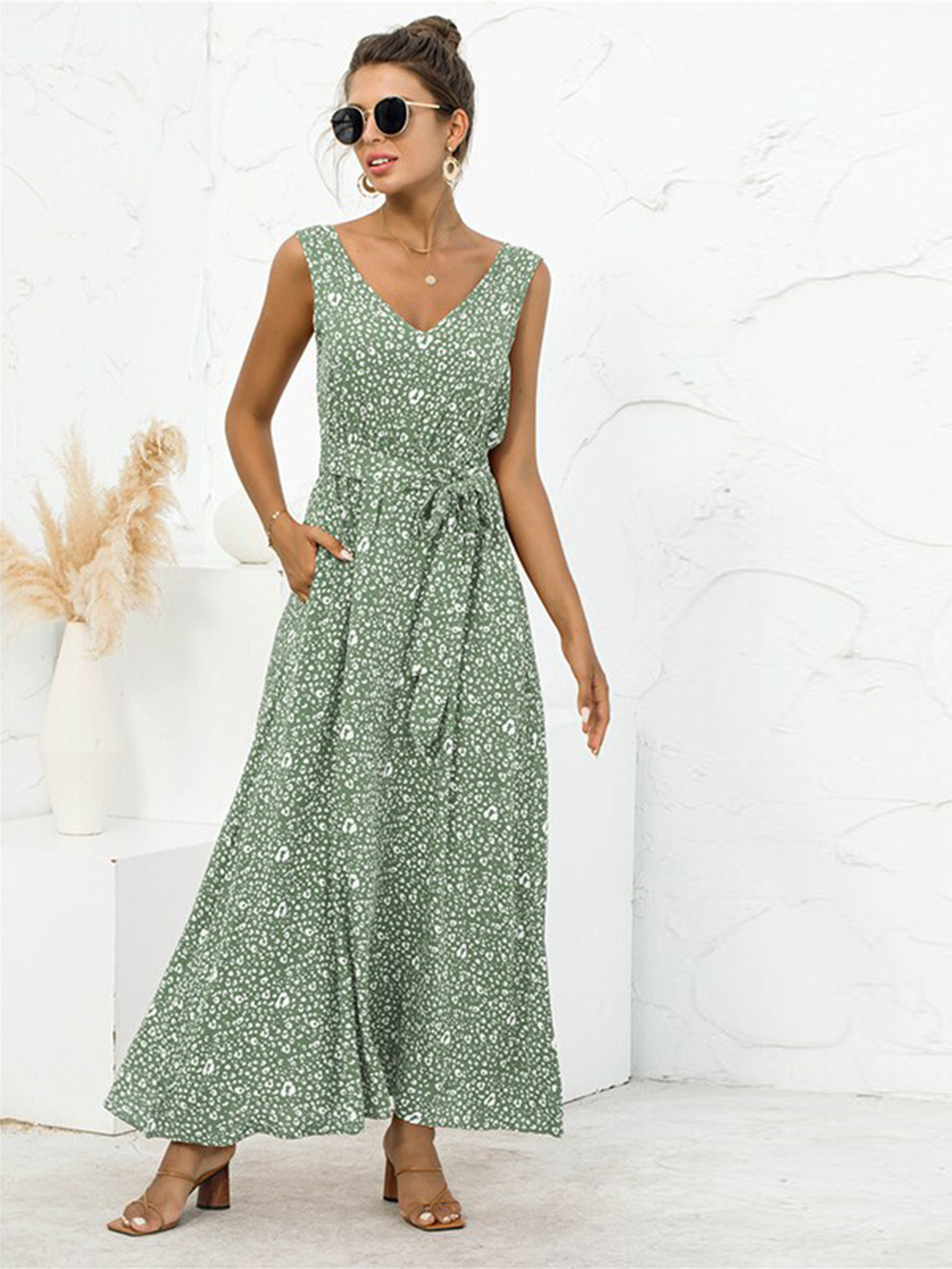 

StyleCast x Revolte Green V Neck Ethnic Motifs Print Maxi Dress