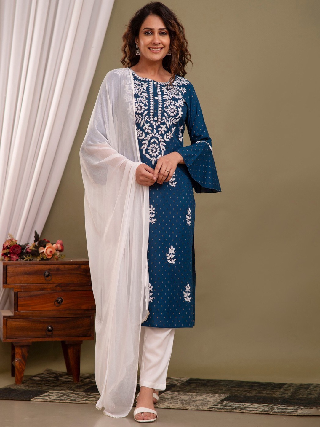 

PURVIJA KURTIES Floral Embroidered Regular Thread Work Kurta With Trousers & Dupatta, Blue