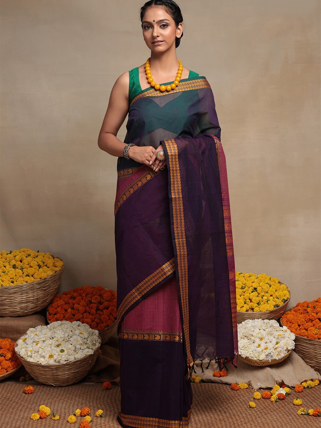 

Sutra Art of Clothing Checked Zari Pure Cotton Saree, Black