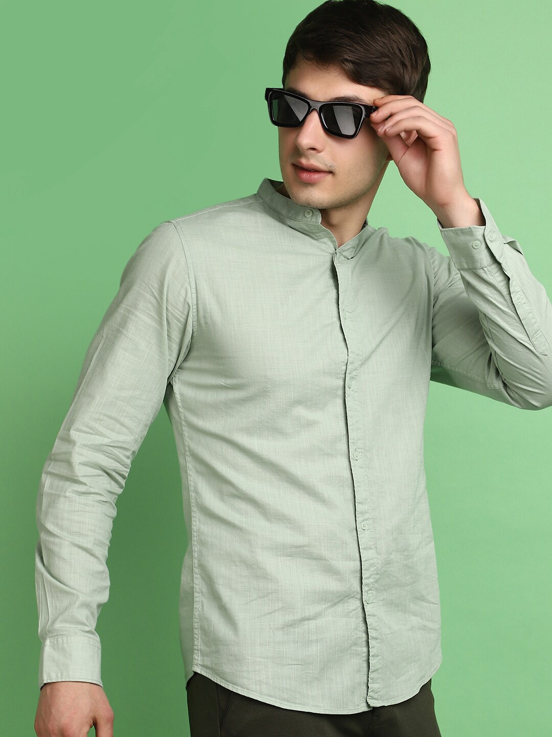 

V-Mart Mandarin Collar Slim Fit Cotton Opaque Casual Shirt, Green