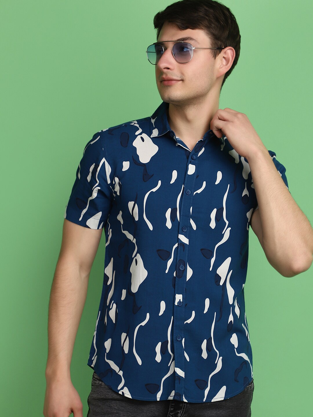 

V-Mart Slim Fit Abstract Printed Opaque Casual Shirt, Blue
