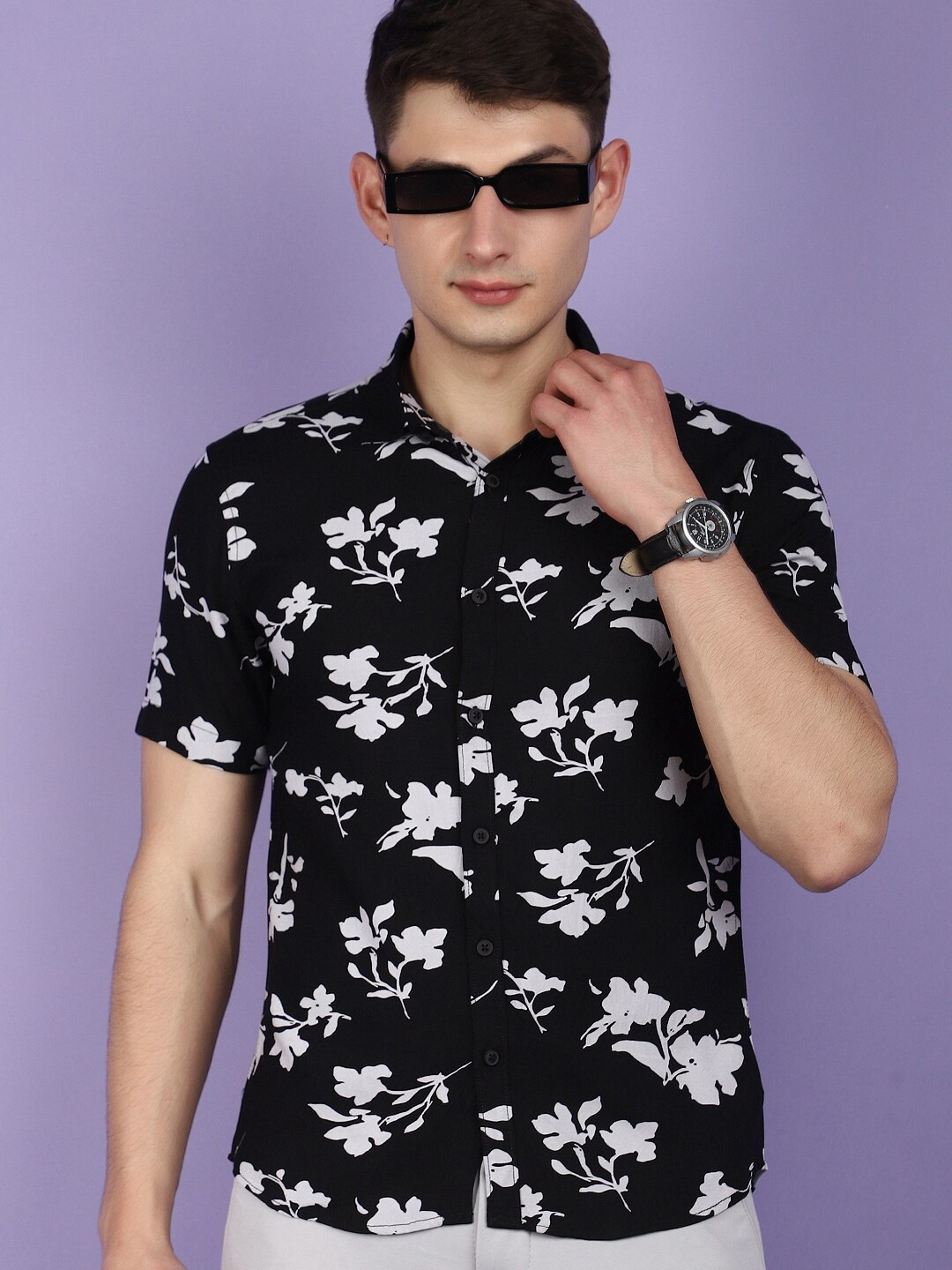 

V-Mart Floral Printed Spread Collar Short Sleeves Slim Fit Casual Shirt, Black