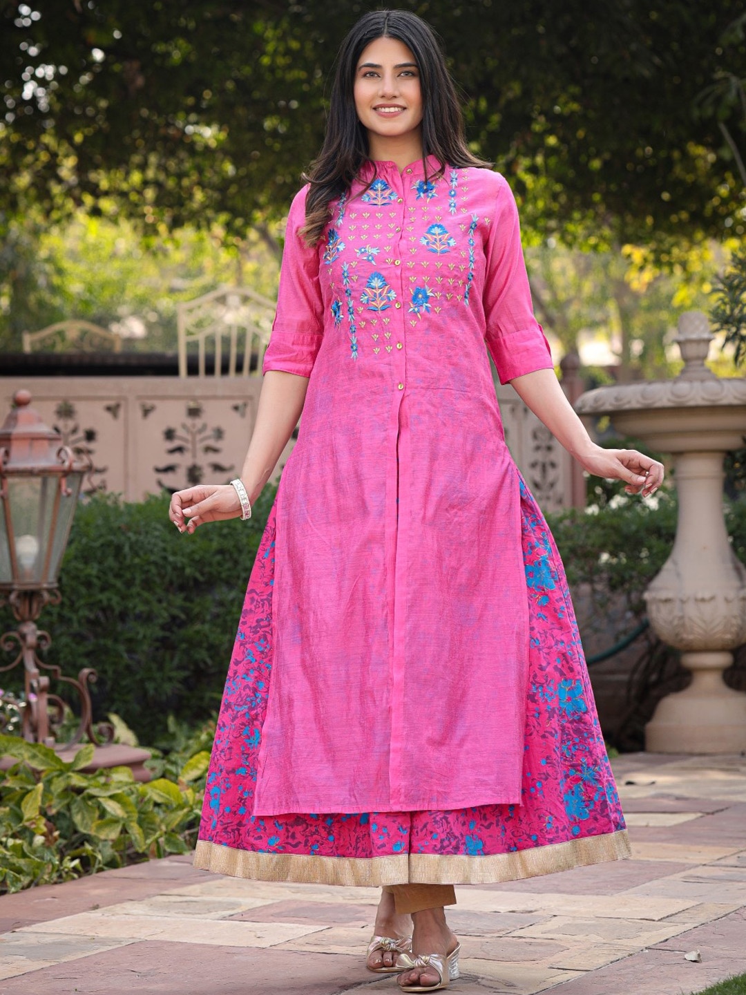 

Juniper Floral Printed Roll-Up Sleeves Layered Thread Work Chanderi Silk Kurta & Trouser, Fuchsia