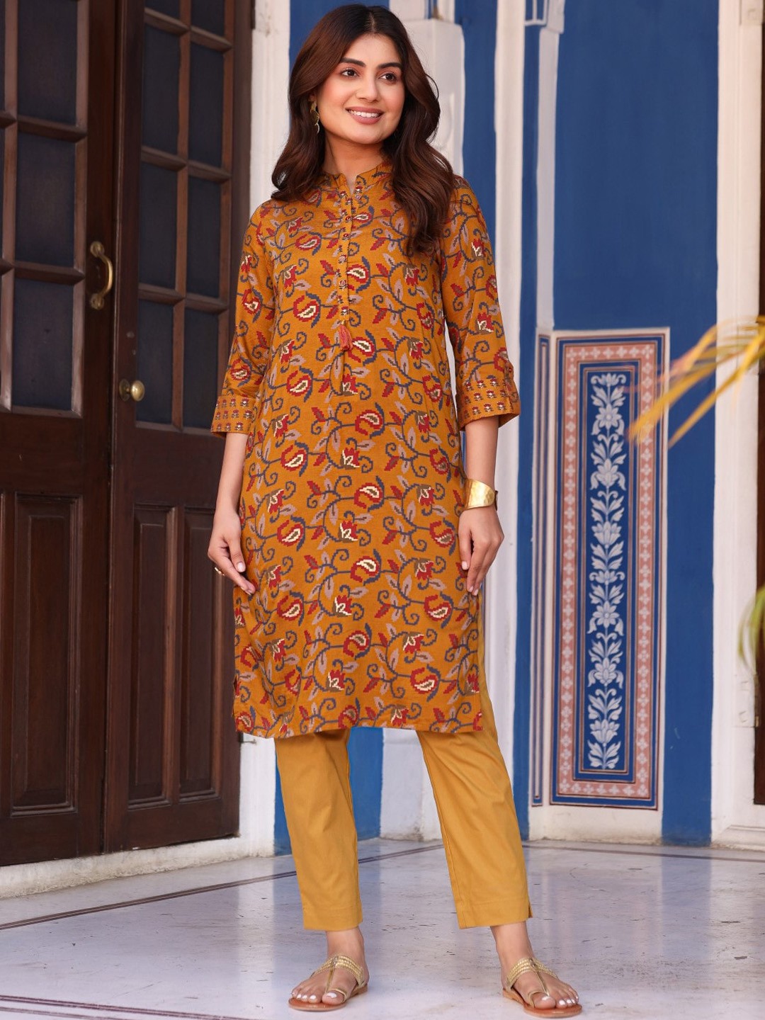 

Juniper Floral Printed Mandarin Collar Straight Kurta with Trousers, Yellow