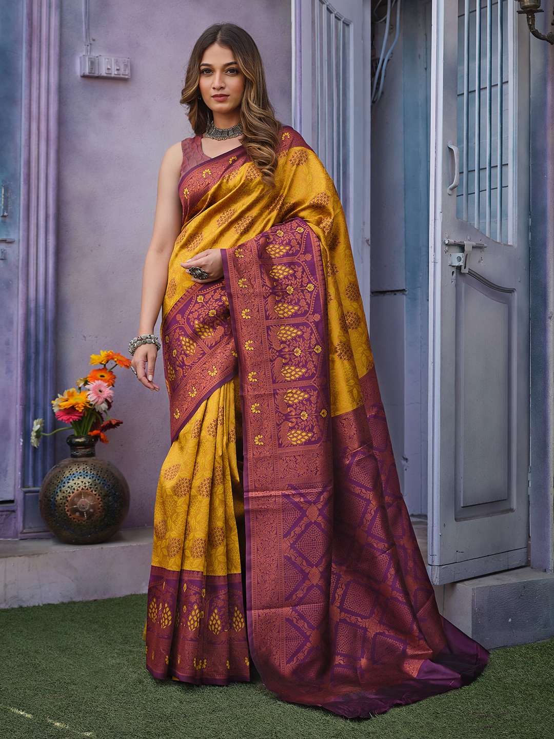 

KALINI Ethnic Motifs Woven Design Zari Jacquard Banarasi Saree, Gold