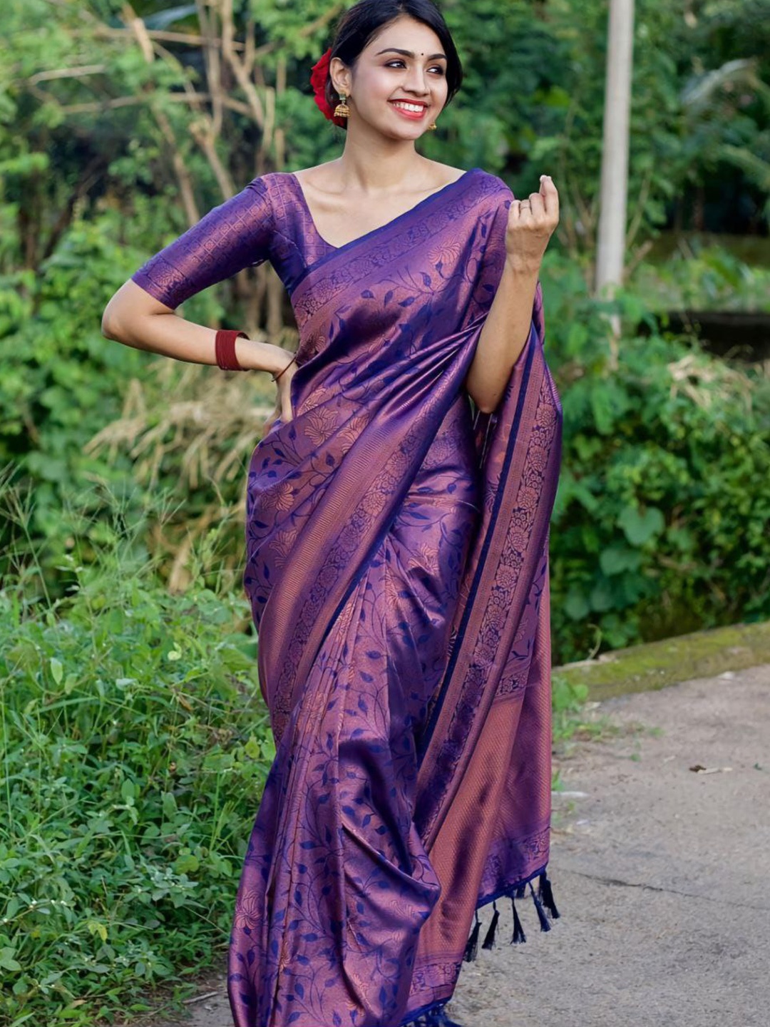 

KALINI Ethnic Motifs Woven Design Zari Kanjeevaram Saree, Blue