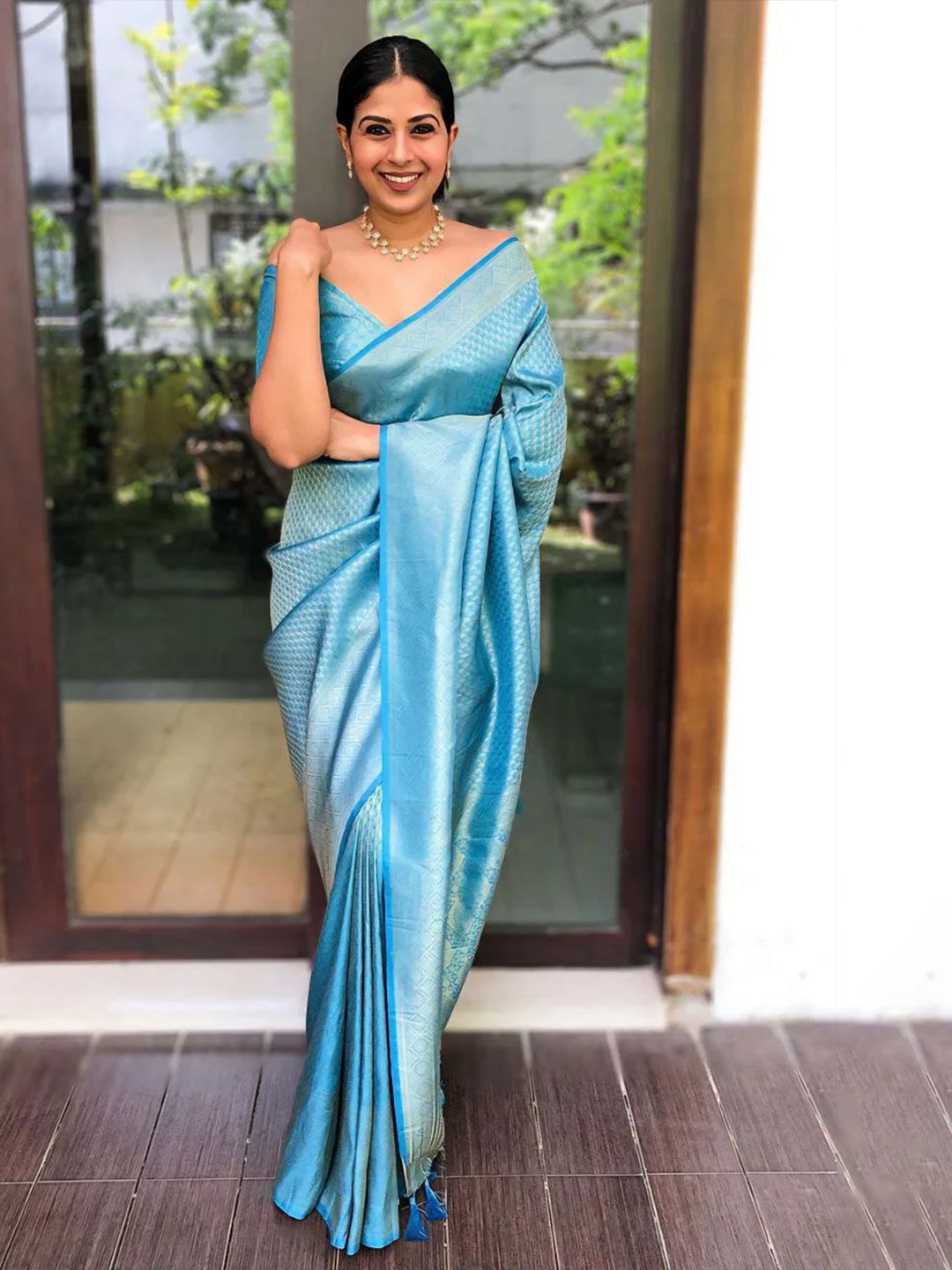 

KALINI Ethnic Motifs Woven Design Zari Banarasi Saree, Blue