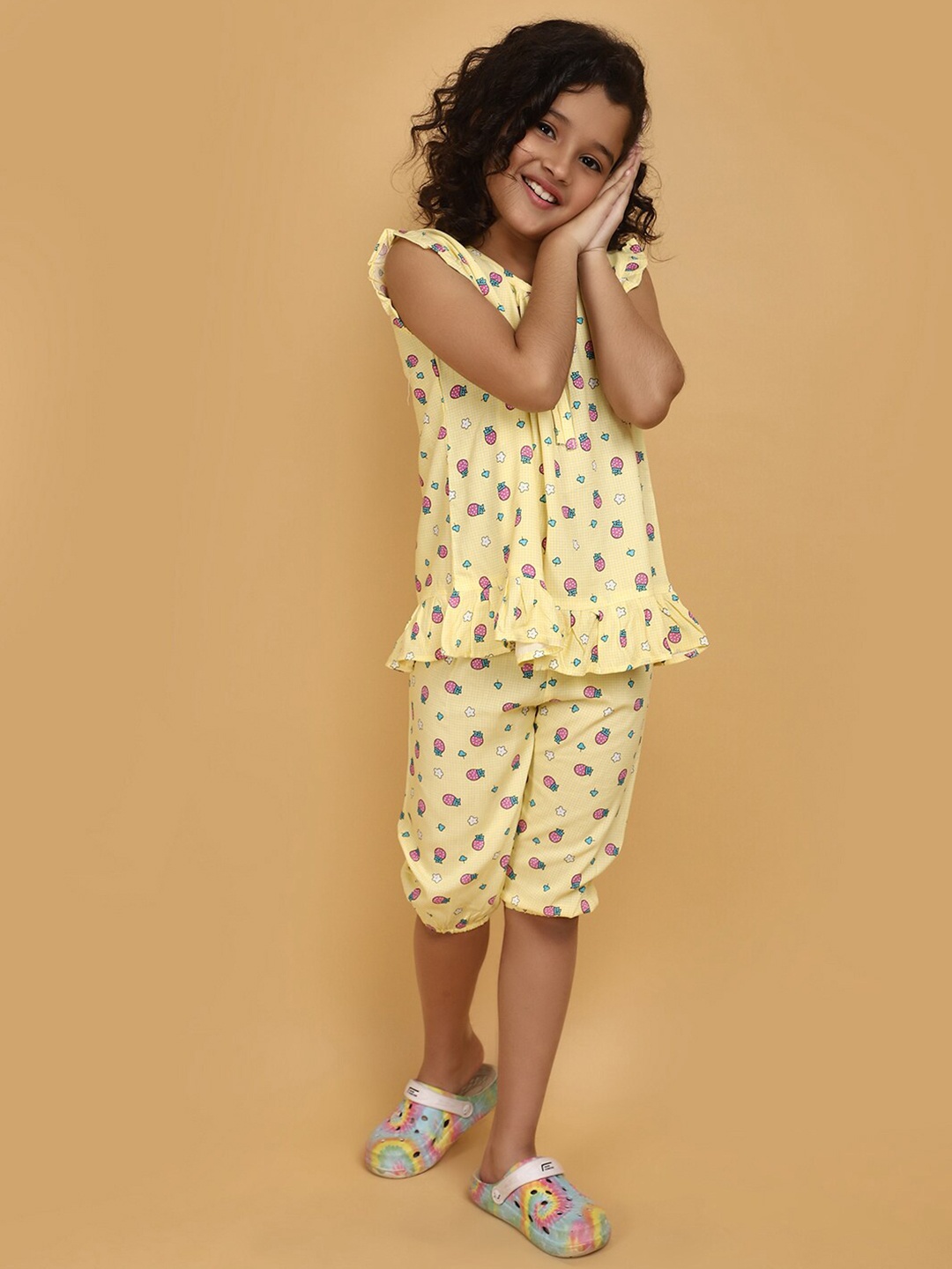 

V-Mart Girls Graphic Printed Night suit, Yellow