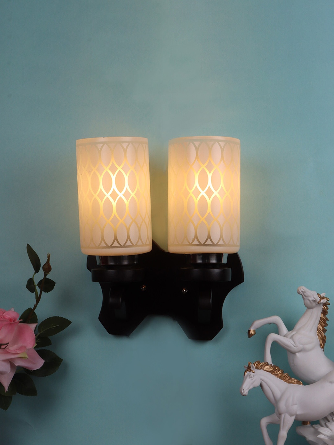 

decorativeray White Cylindrical Shaped Wall Lamp