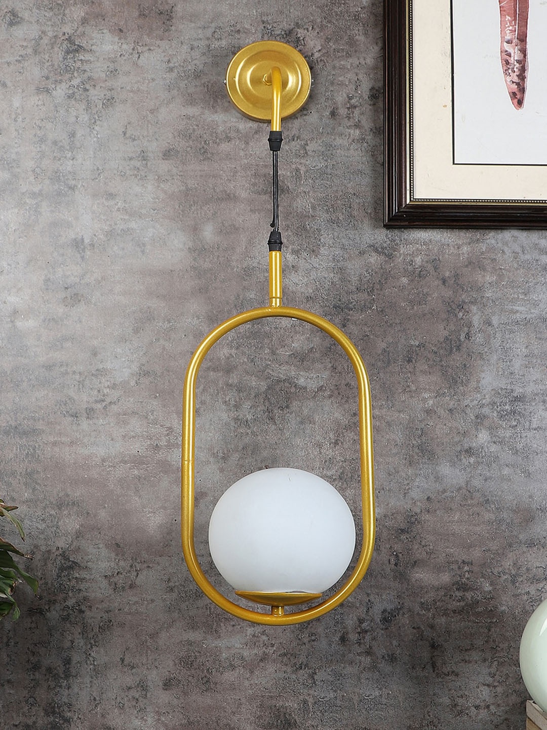 

decorativeray Gold-Toned & White Abstract Shaped Metal Wall Lamp