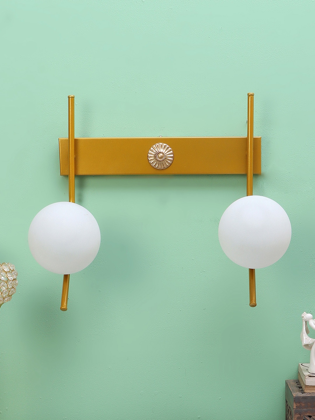 

decorativeray Gold-Toned & White Abstract Shaped Metal Wall Lamp