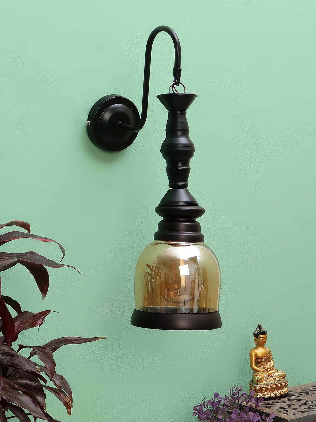 

decorativeray Gold-Toned & Black Abstract Shaped Metal Wall Lamp