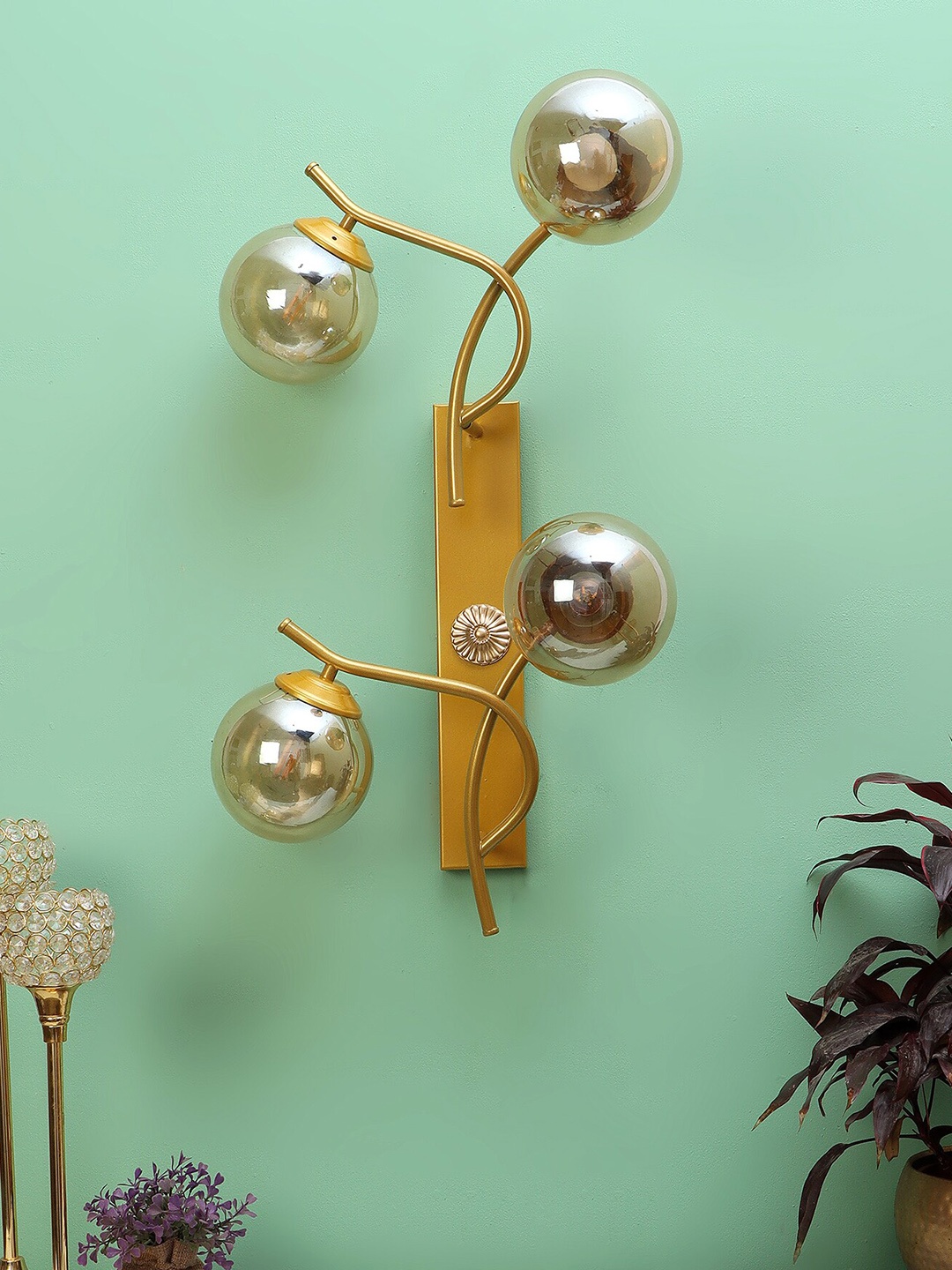

decorativeray Gold Toned Abstract Shaped Metal Wall Lamp