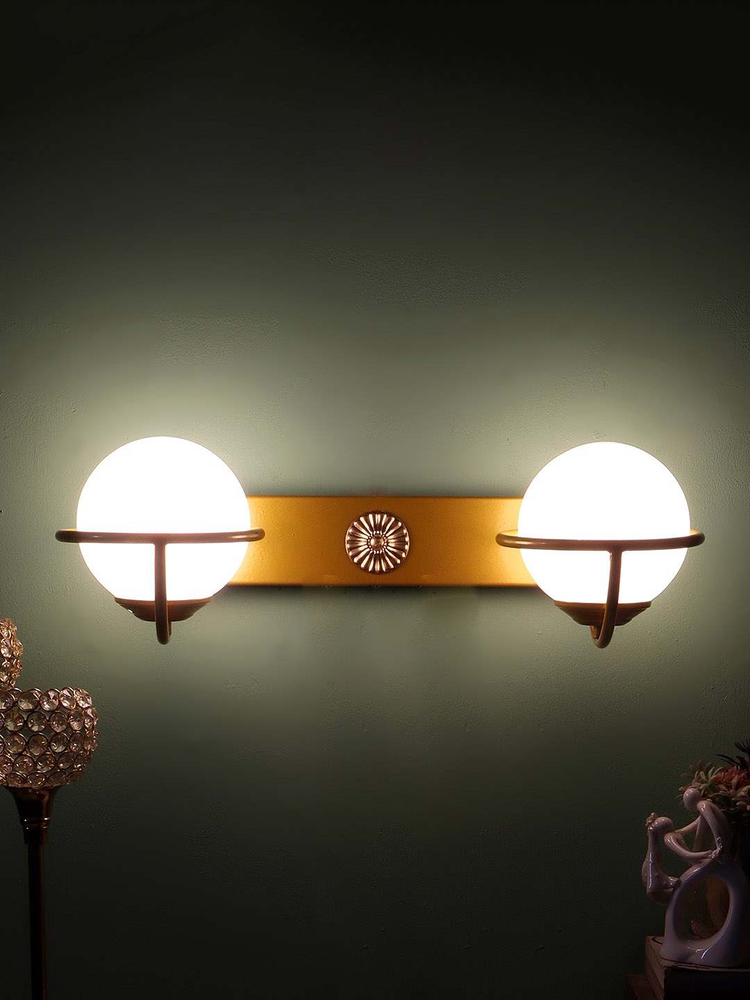 

decorativeray Gold Toned & White Spherical Metal Wall Lamp